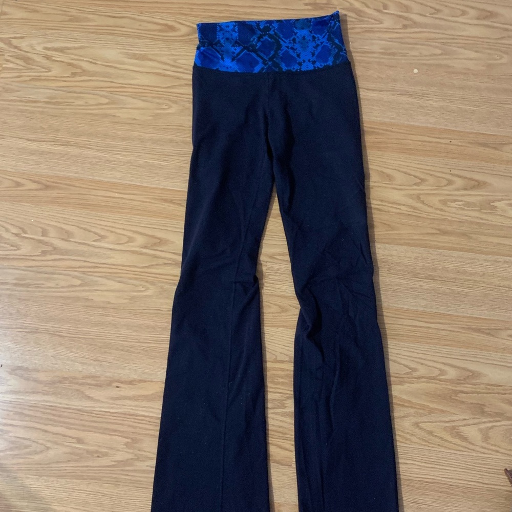 size 2 lululemon yoga pants